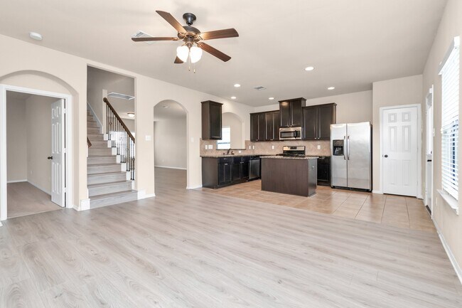 Building Photo - 5635 Round Robin Dr