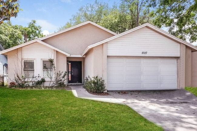 Building Photo - 2027 Helm Ln