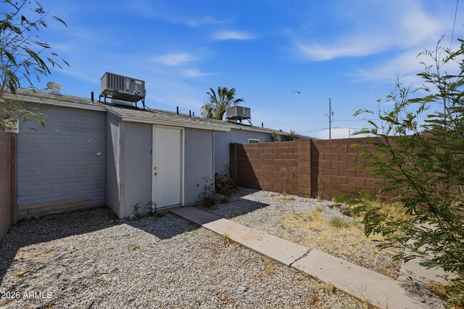 Building Photo - 907 N 22nd Pl