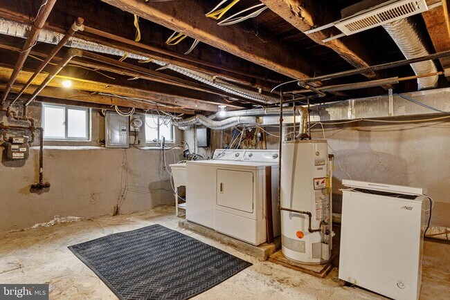 Building Photo - 1605 S Bancroft St