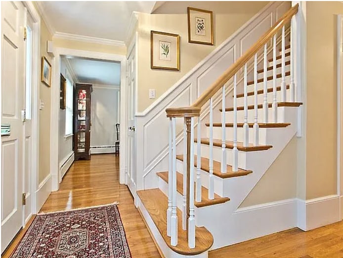 Foyer - 140 Main St