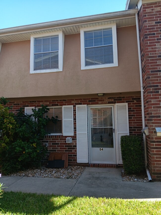 Building Photo - 2200 S Palmetto Ave