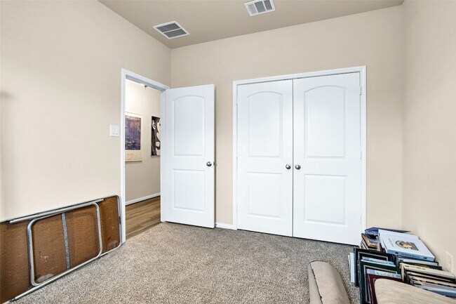 Building Photo - 18806 Legend Oaks Dr
