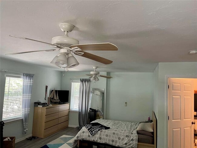 Building Photo - 2419 Wells Ave