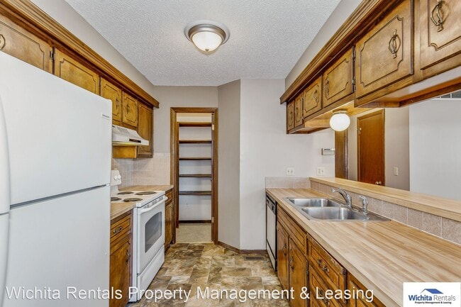 Building Photo - 2 br, 1.5 bath House - 8914 Bluestem