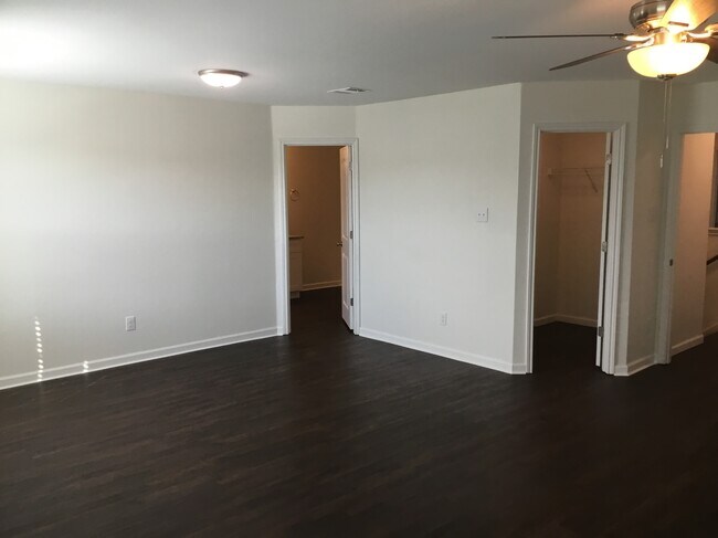 Building Photo - 1657 Amy Dr