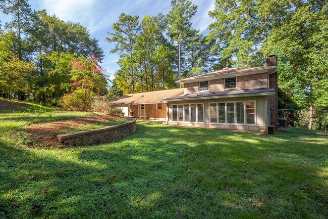 Building Photo - 3741 Fox Glen Ct NE
