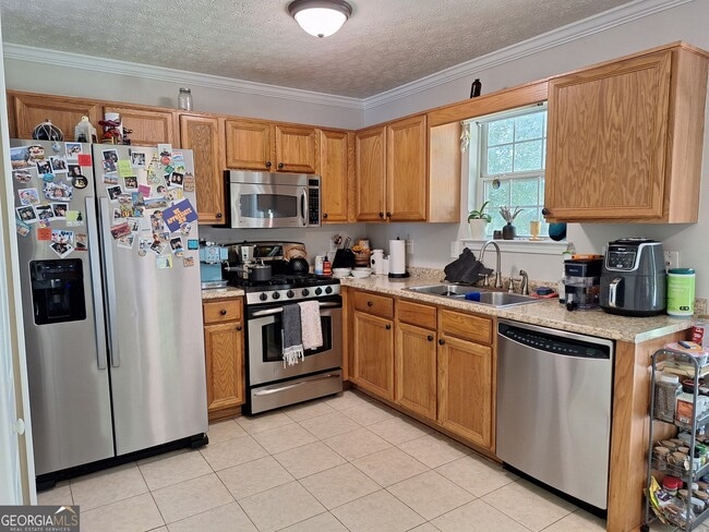 Building Photo - 85 Emerald Dr