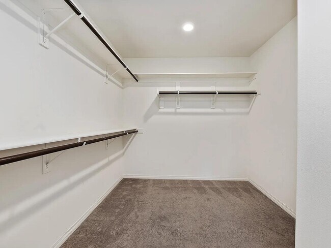 Building Photo - 15634 Clove Pl