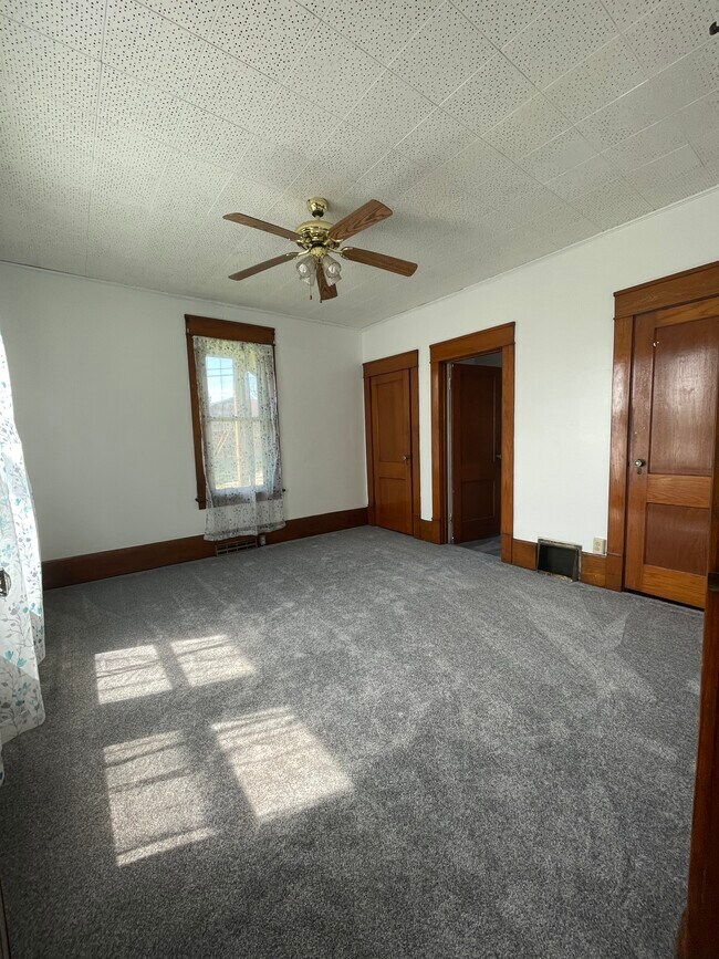 Building Photo - 377 Lawson Ave
