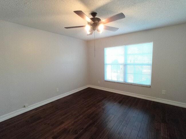 Building Photo - Discover Spacious Living in the Heart of Oviedo!