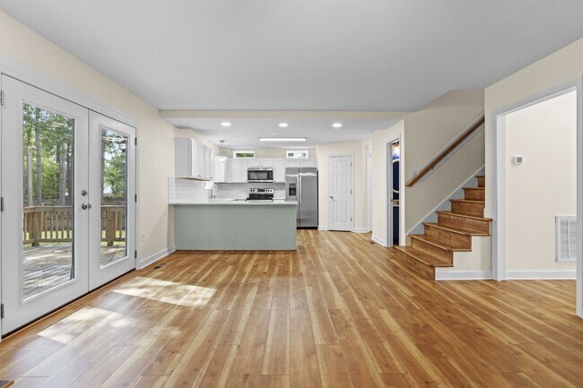 Building Photo - 4 Bedroom 2.5 Bathroom located in Creeks Edge