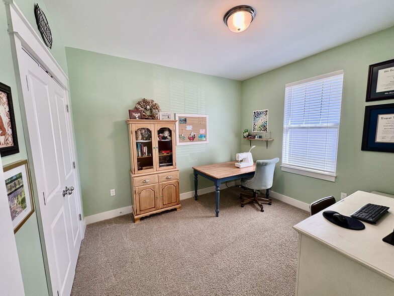 Building Photo - 454 Locksley Dr