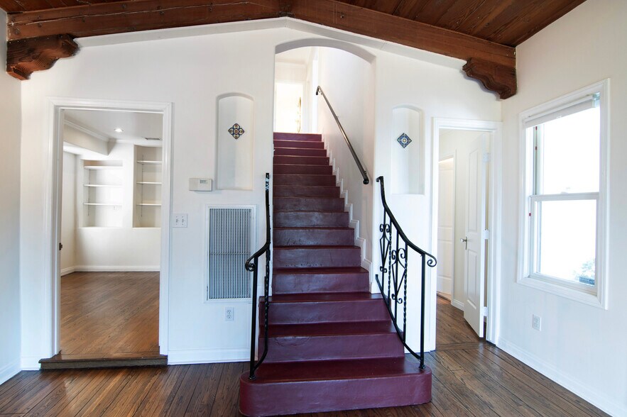 Building Photo - 3702 Arbolada Rd
