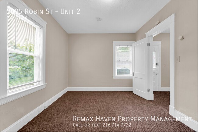 Building Photo - 2085 Robin St