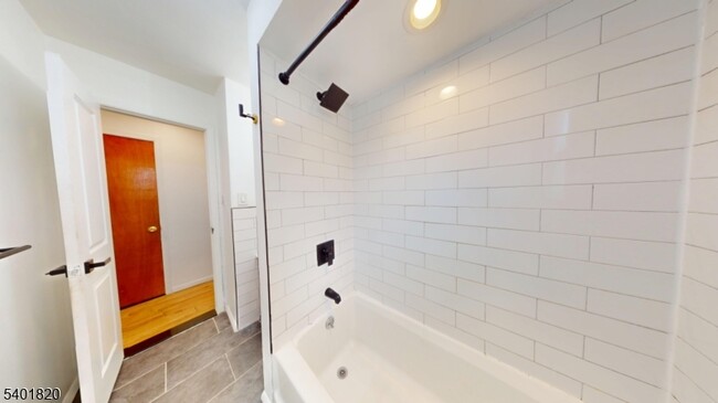 Building Photo - 40 Howard St