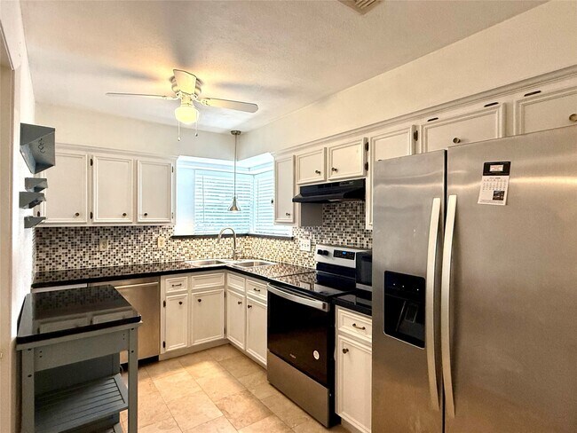 Building Photo - 13222 Pebblewalk Cir N