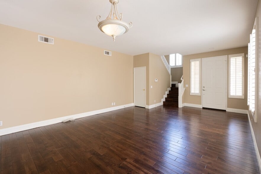 Building Photo - 8704 E Wiley Way
