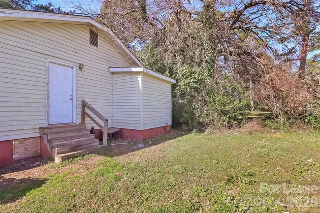 Building Photo - 2510 Hemphill St