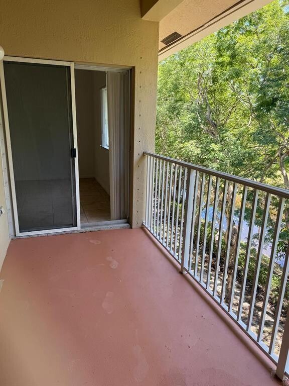 Building Photo - 2941 Riverside Dr