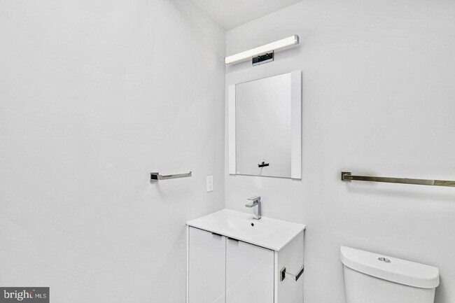 Building Photo - Brand New Luxury Apartments