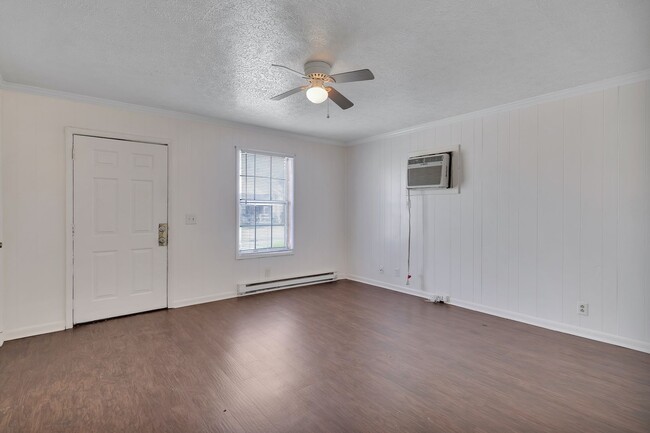 Building Photo - 2 Bedroom, 1 Bathroom Duplex in Gallatin!