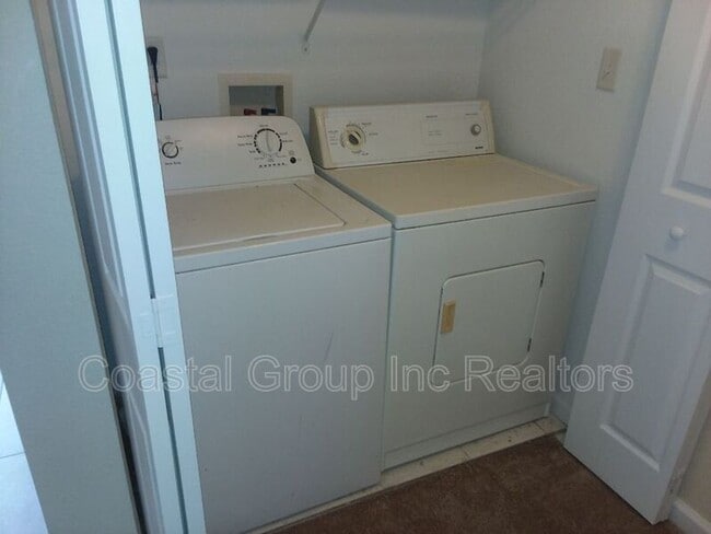 Building Photo - 8550 Tidewater Dr