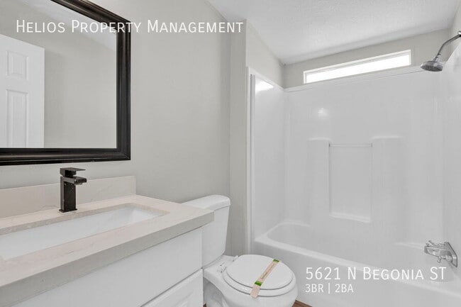 Building Photo - 5621 N Begonia St