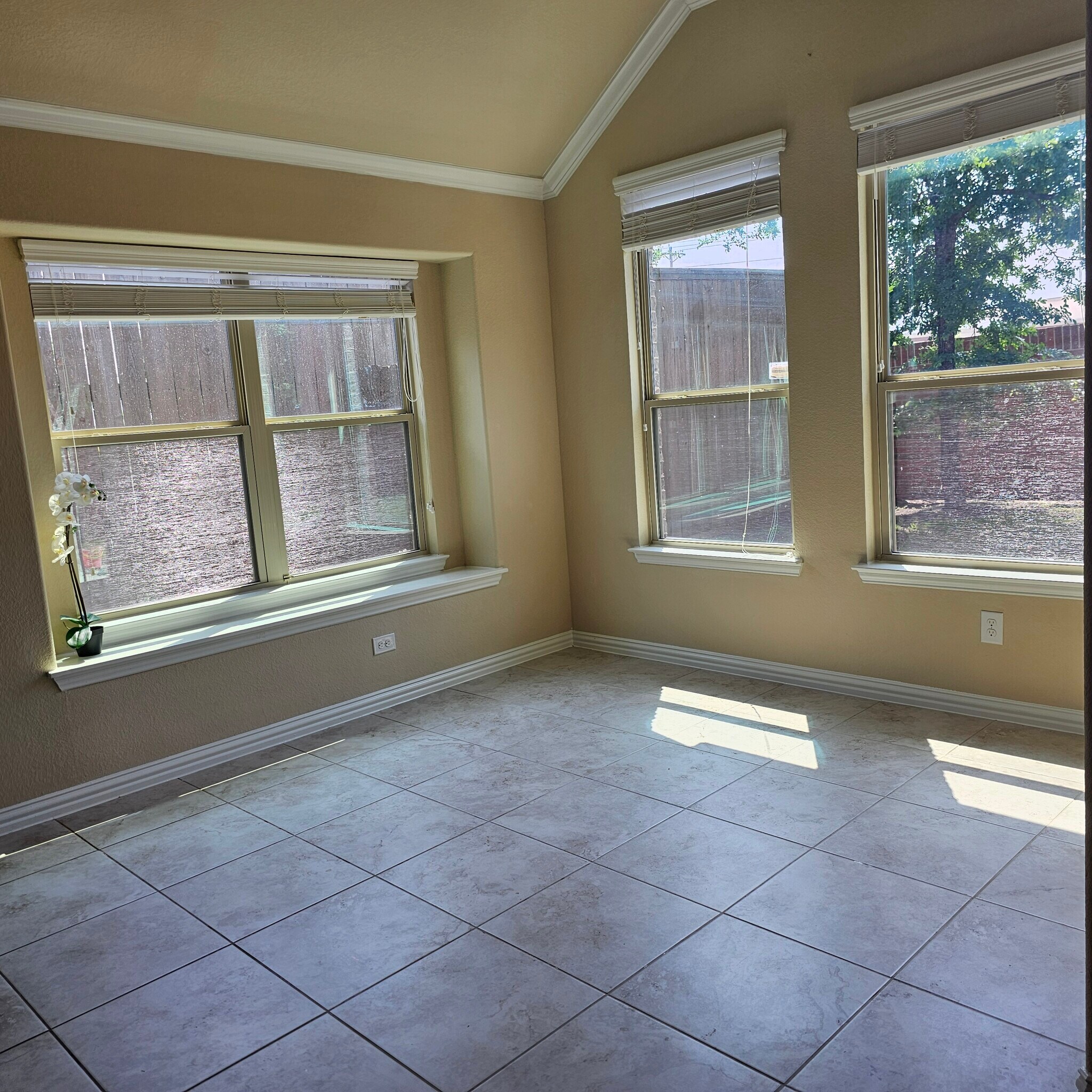 Breakfast Nook - 905 Avian Dr