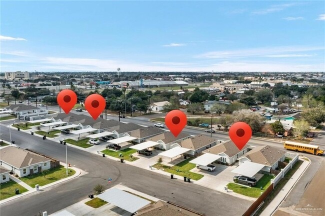 Building Photo - 304 S Retama Ln