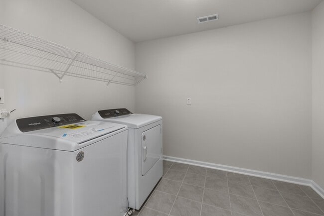 Building Photo - 5615 Edessa Ave
