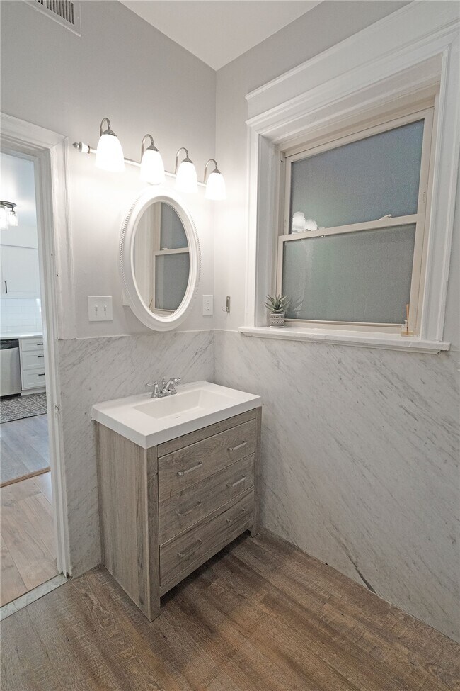 Building Photo - 4512 Westminster Pl