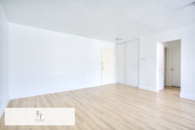 Building Photo - Remodeled 1-Bedroom Condo in Prime Hancock...