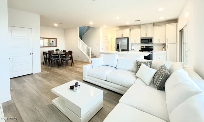 Building Photo - 600 Carriage Hill Dr