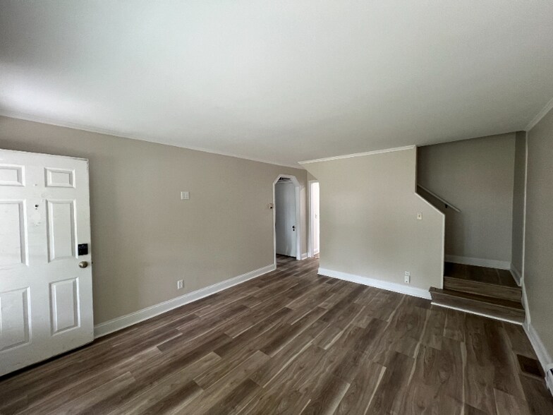 Building Photo - 23124 Grove St