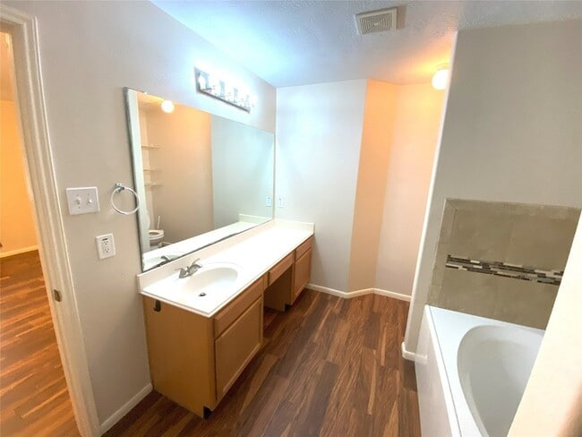 Building Photo - 2615 Elder Park Ct