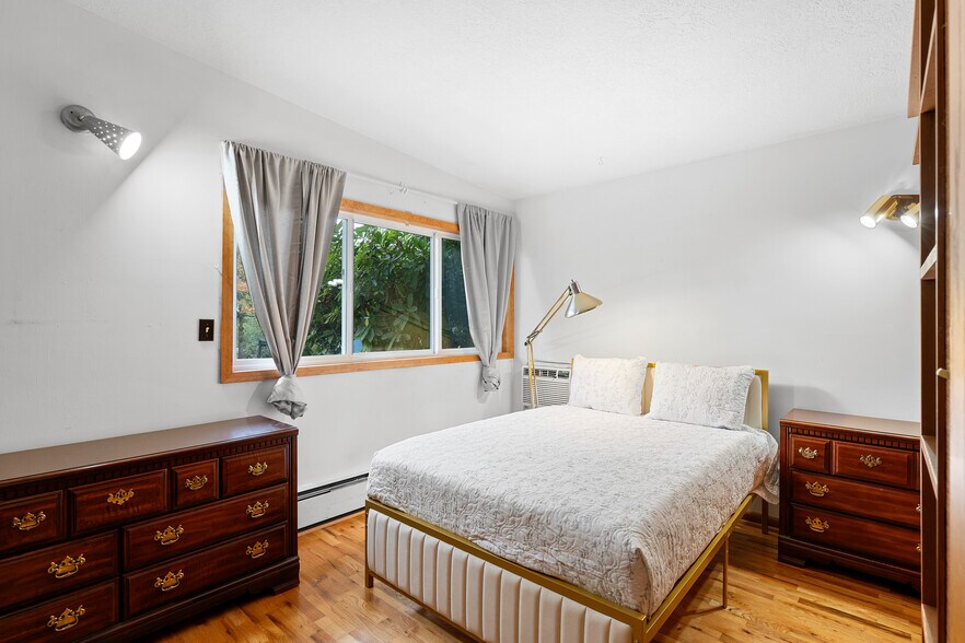 Building Photo - 6008 SW 21st Ave