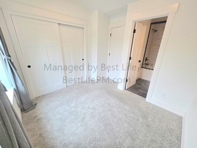 Building Photo - 310 NE 58th Ave