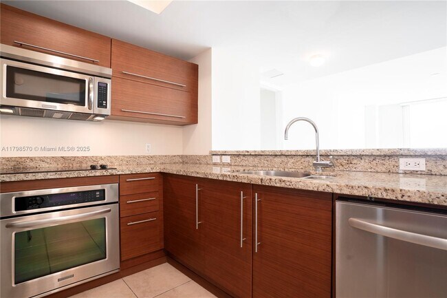 Building Photo - 2681 N Flamingo Rd