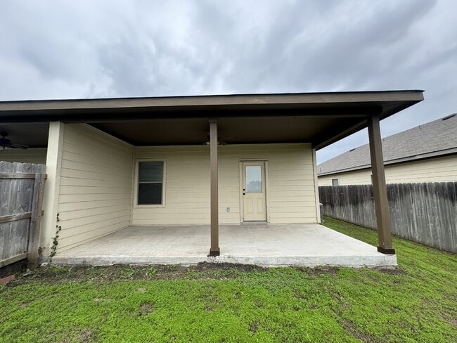 Building Photo - Spacious 3 Bed, 2 Bath Duplex for Lease in...