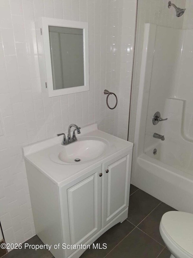 Building Photo - 104 Hill St