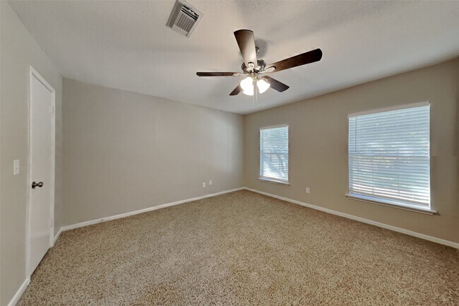 Building Photo - 3911 Spring River Dr