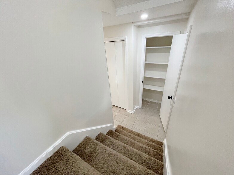 Building Photo - 7104 Orchard Ct