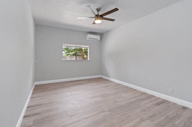 Building Photo - 1450 Rosewood Ln
