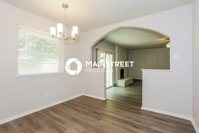 Building Photo - 3 Bedroom Pet-Friendly Home in Irving, TX with Main Street Renewal