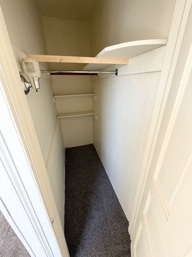 Building Photo - 1422 W Philadelphia St