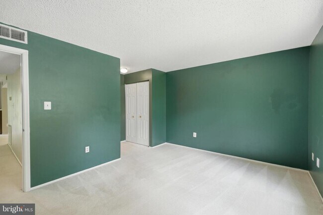 Building Photo - 7761 Inversham Dr