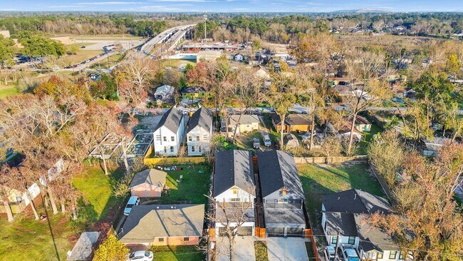 Building Photo - ? 3 Bed / 2.5 Bath Duplex – Spacious & Move-In Ready! ?