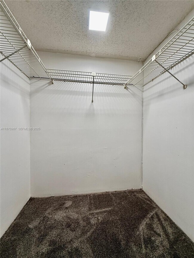 Building Photo - 131 SE 3rd Ave