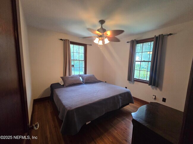 Building Photo - 5851 Clifton Ave